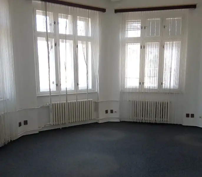 Pronájem kanceláře 988 m², Nový Bor – náhled fotky 2