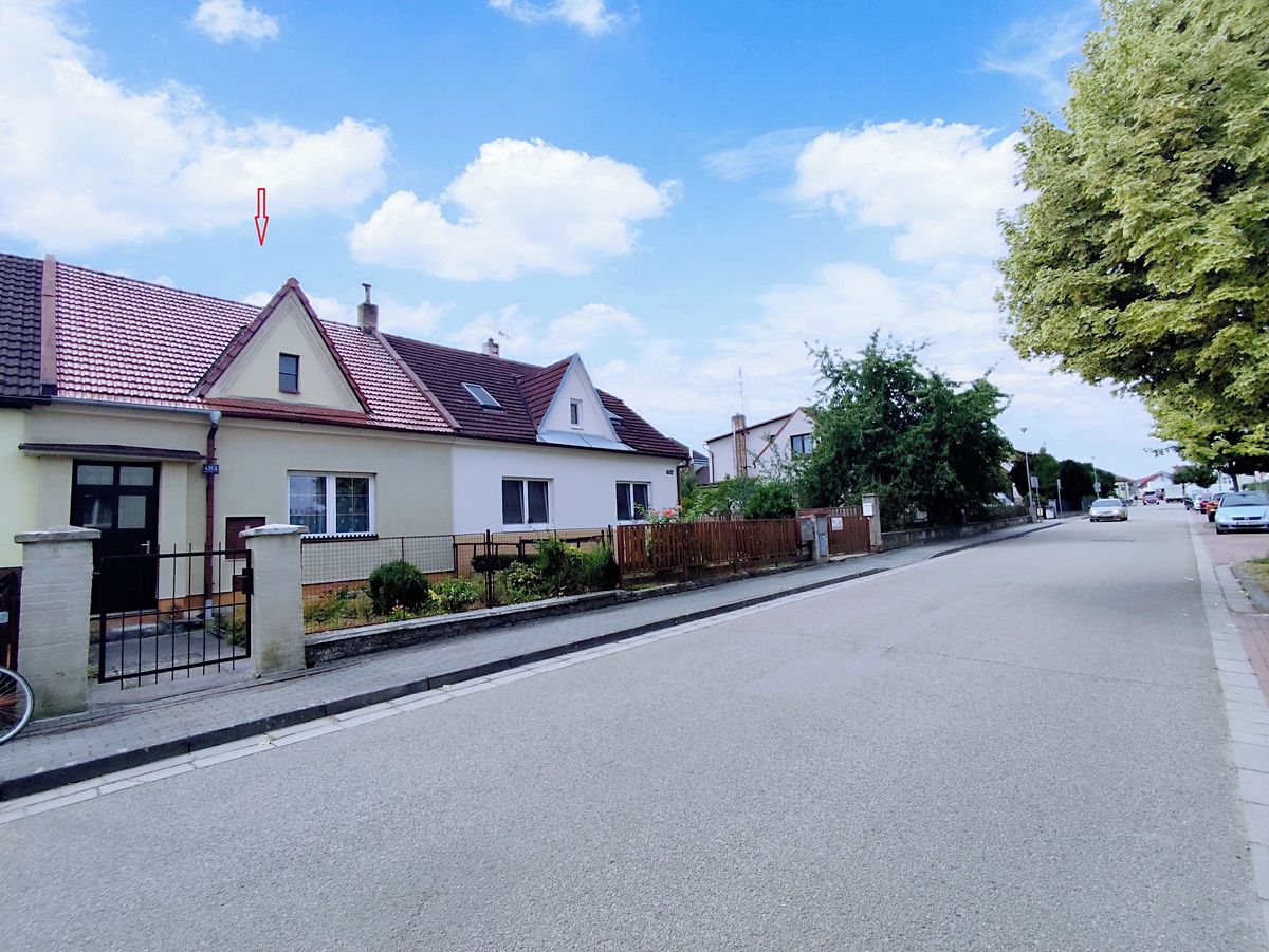 Prodej rodinného domu 140 m², pozemek 165 m² – fotografie 2