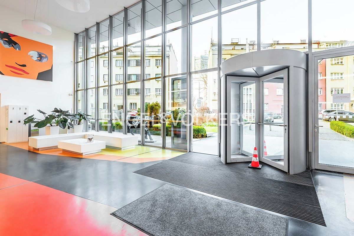 Pronájem kanceláře 974 m² – fotografie 3