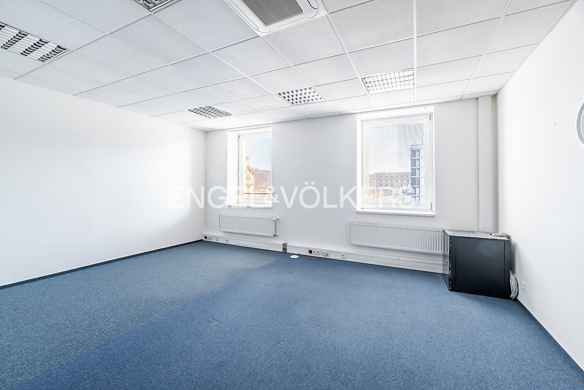 Pronájem kanceláře 197 m² – fotografie 5