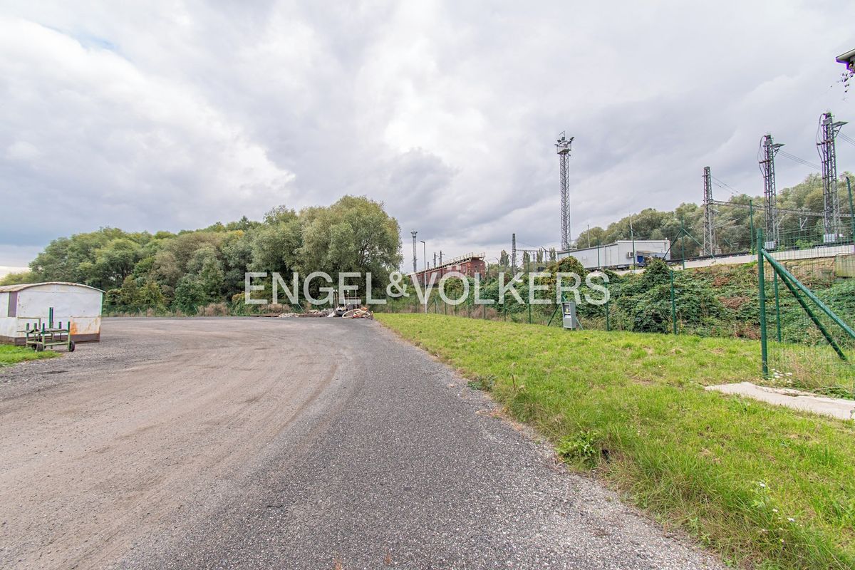 Pronájem komerčního pozemku 2596 m² – fotografie 3