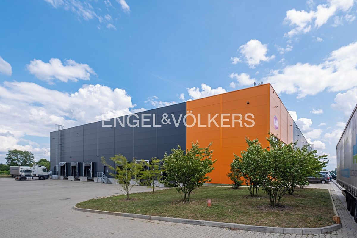 Pronájem skladového prostoru 2600 m² – fotografie 5