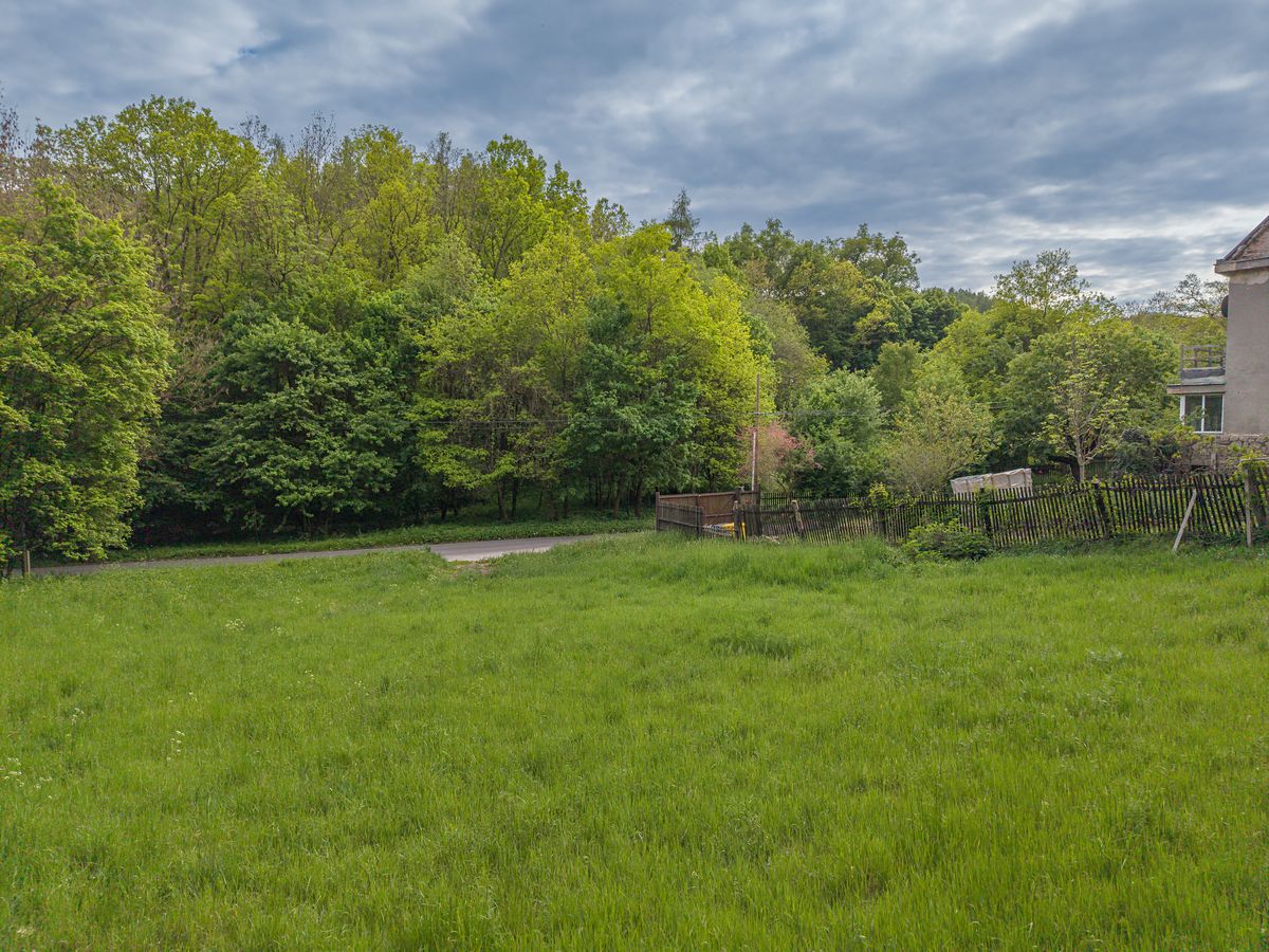Prodej stavebního pozemku 2508 m², Beroun – fotka 1 z 3