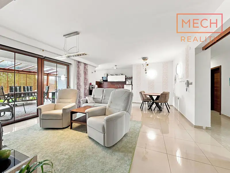 Prodej rodinného domu 215 m², pozemek 1250 m², Dyjákovičky – náhled fotky 3