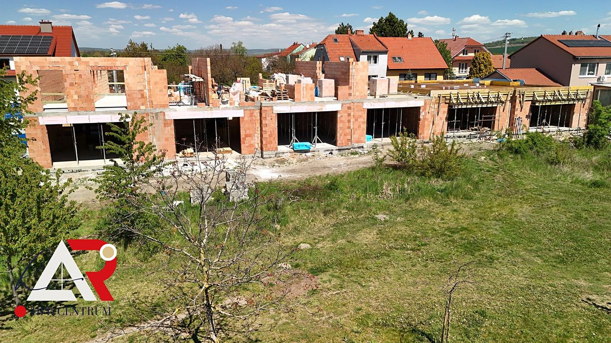 Prodej rodinného domu 178 m², pozemek 232 m² – fotografie 2