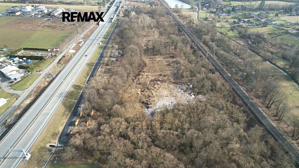 Prodej komerčního pozemku 40000 m² – fotografie 3