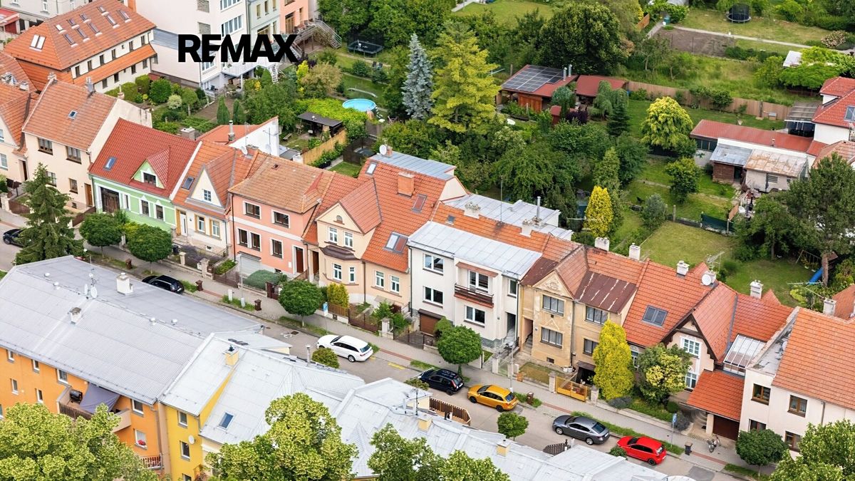 Prodej rodinného domu 244 m², pozemek 378 m² – fotografie 3