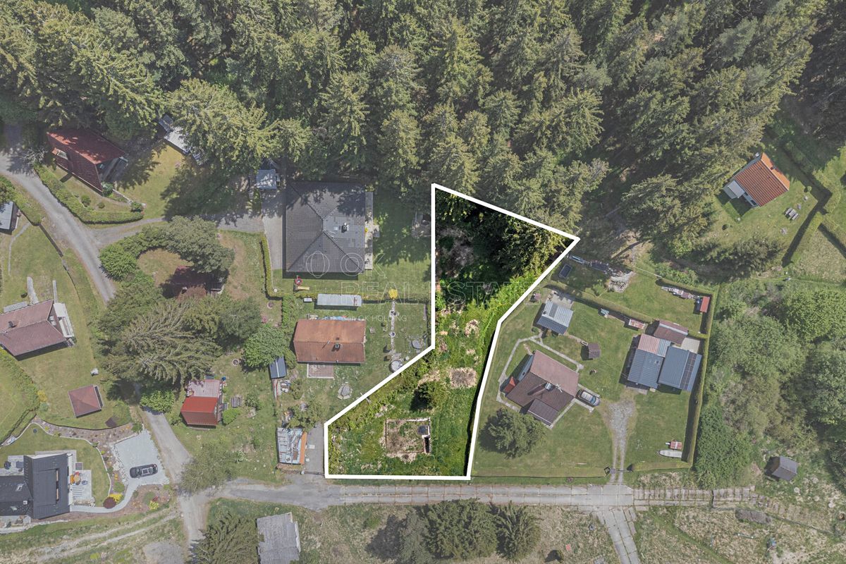 Prodej stavebního pozemku 900 m² – fotografie 2