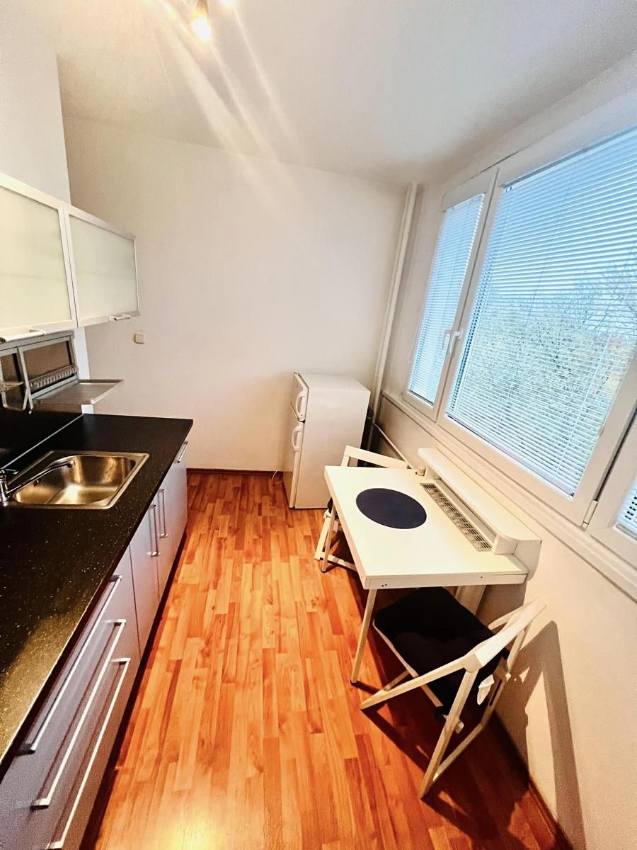 Pronájem bytu 2+1 58 m² – fotografie 3