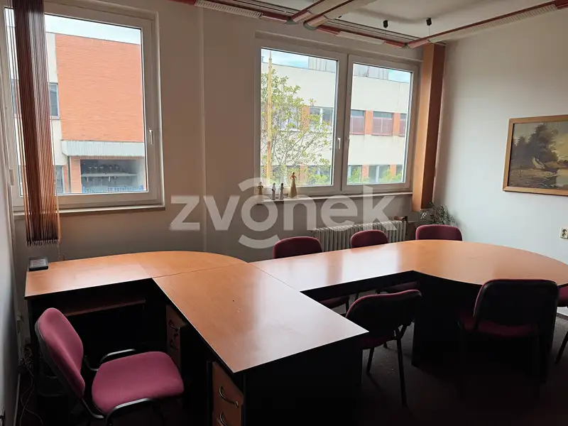 Pronájem kanceláře 151 m², Otrokovice – náhled fotky 1