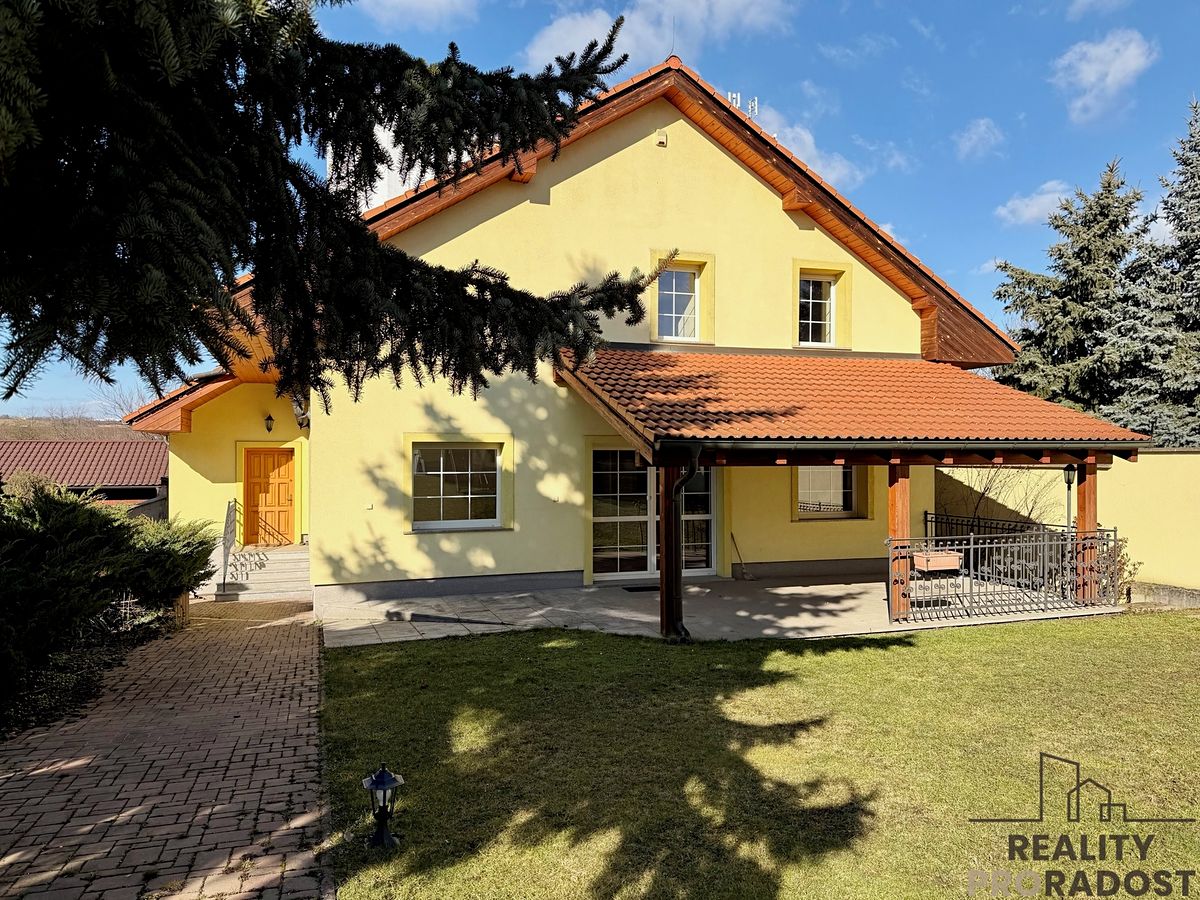 Prodej rodinného domu 250 m², pozemek 914 m² – fotografie 5