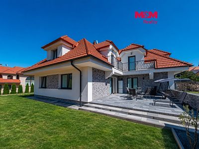 Prodej rodinného domu 379 m², pozemek 803 m²