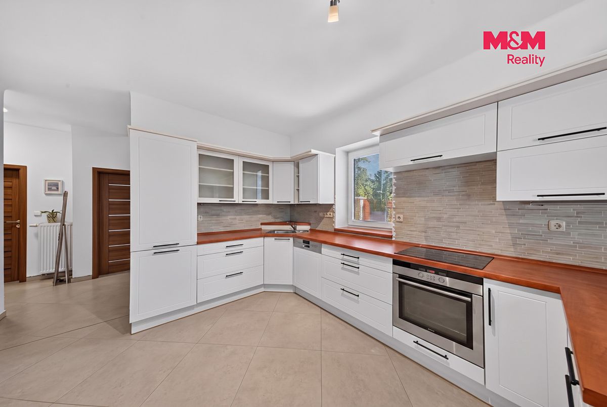 Prodej rodinného domu 154 m², pozemek 392 m² – fotografie 5