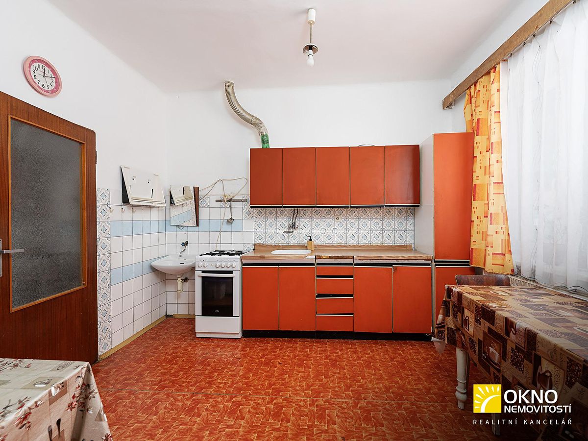 Prodej rodinného domu 100 m², pozemek 422 m² – fotografie 2