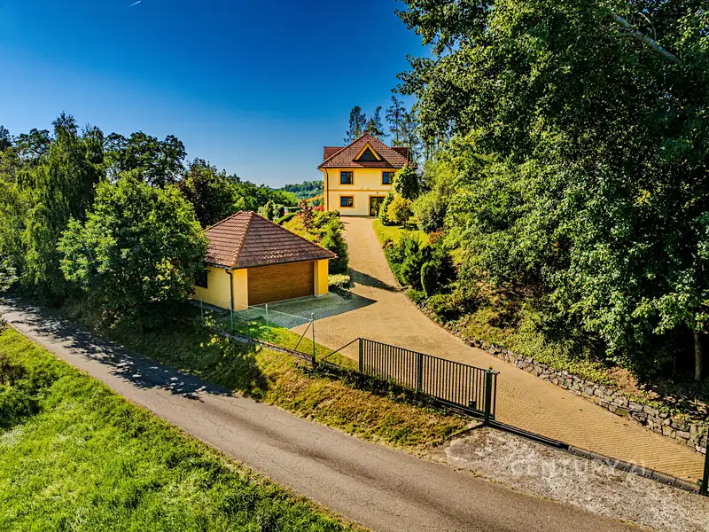 Prodej rodinného domu 327 m², pozemek 5036 m², Sázava – náhled fotky 2
