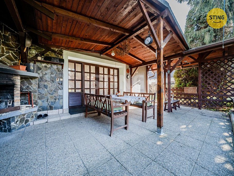 Prodej rodinného domu 220 m², pozemek 1361 m² – fotografie 2