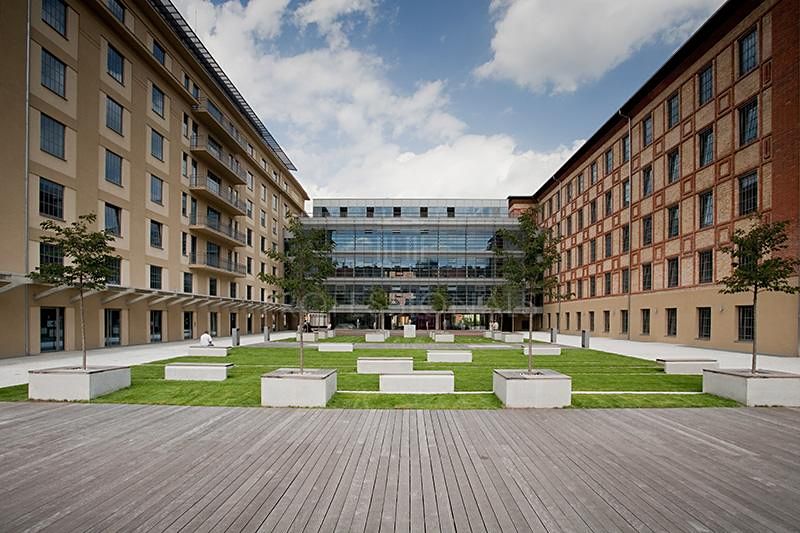 Pronájem kanceláře 653 m²