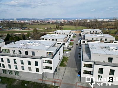 Pronájem garážového stání 12 m²