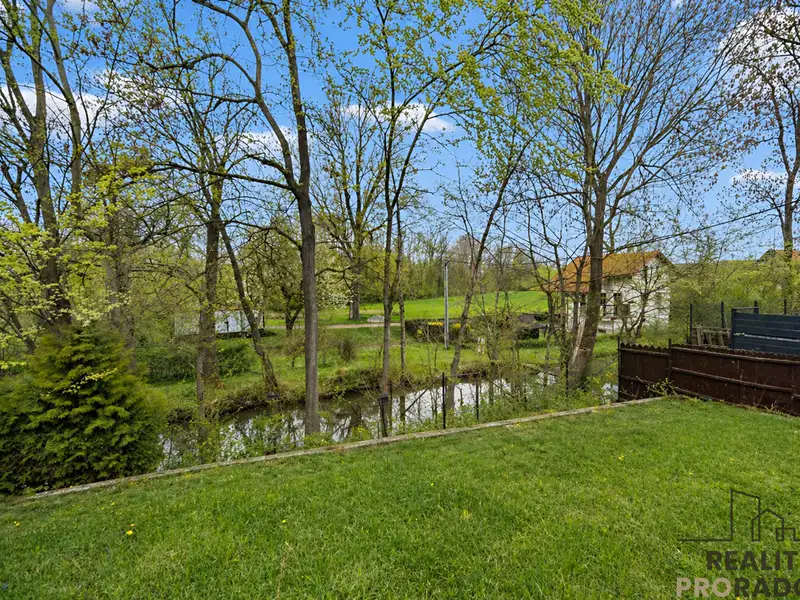 Prodej stavebního pozemku 350 m², Pardubice – náhled fotky 2