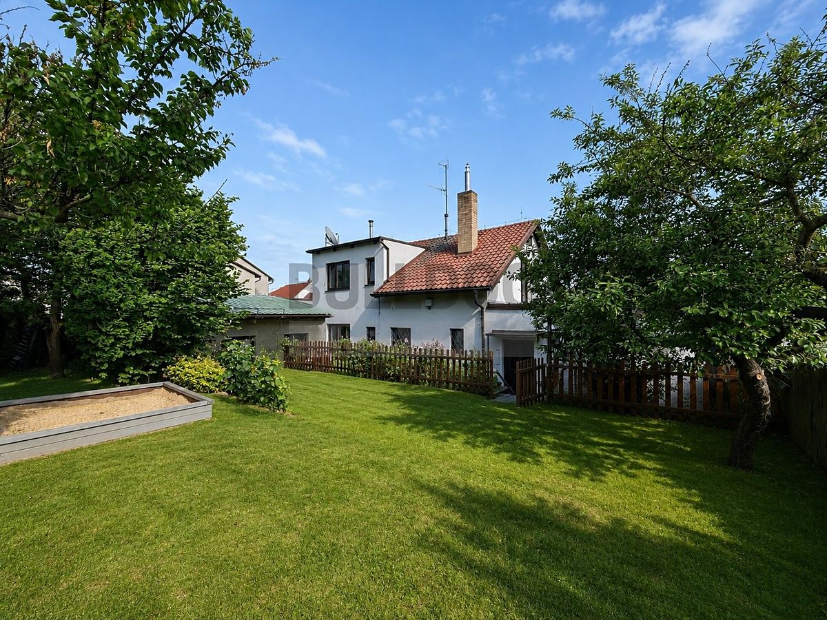 Prodej rodinného domu 211 m², pozemek 451 m² – fotografie 2