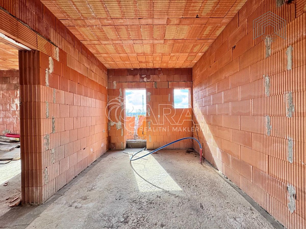 Prodej rodinného domu 231 m², pozemek 804 m² – fotografie 4
