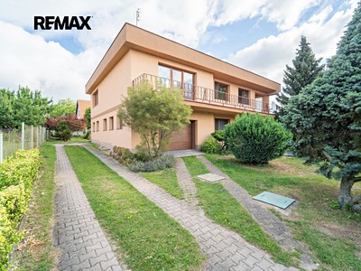Prodej  rodinného domu 234 m², pozemek 999 m²