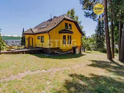 Prodej rodinného domu 256 m², pozemek 985 m²