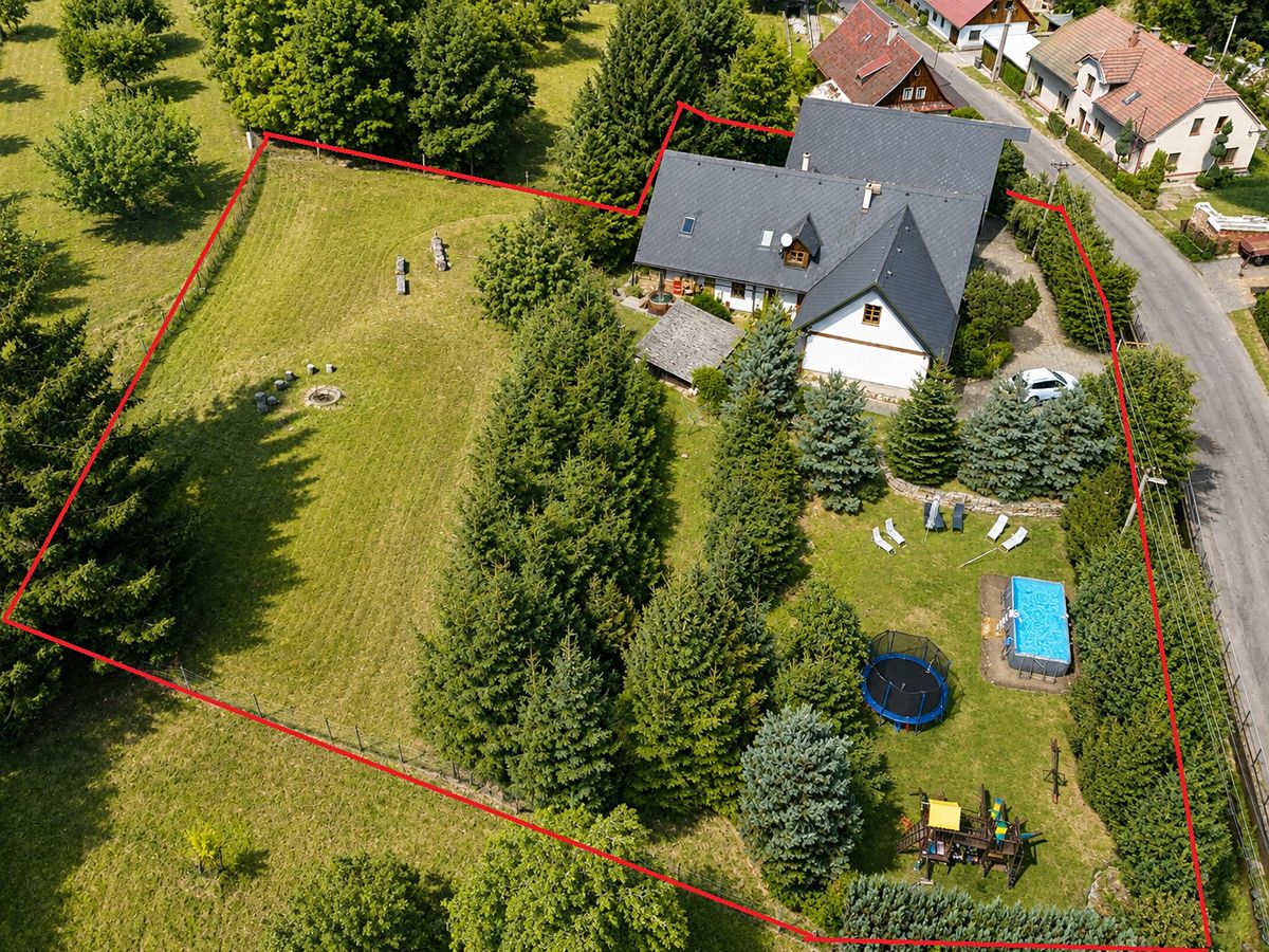 Prodej rodinného domu 425 m², pozemek 3037 m² – fotografie 2