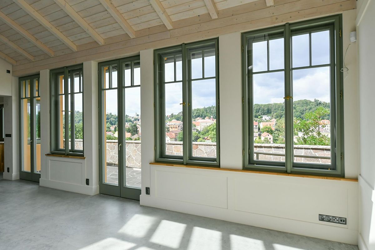 Prodej rodinného domu 308 m², pozemek 1056 m² – fotografie 2