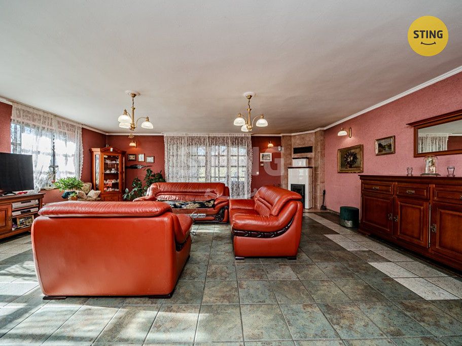 Prodej rodinného domu 220 m², pozemek 1361 m² – fotografie 3