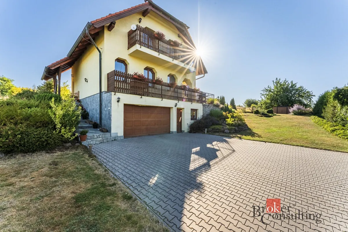 Prodej rodinného domu 185 m², pozemek 977 m²