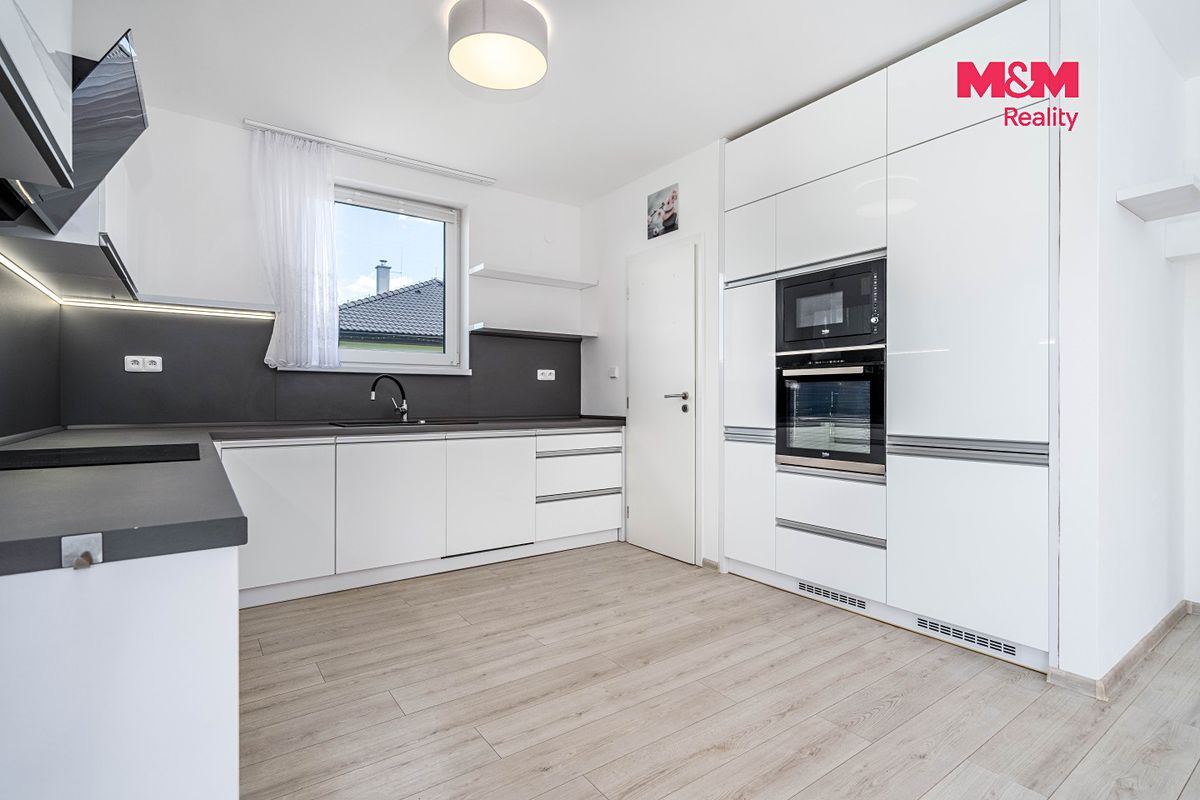 Prodej rodinného domu 111 m², pozemek 820 m² – fotografie 5