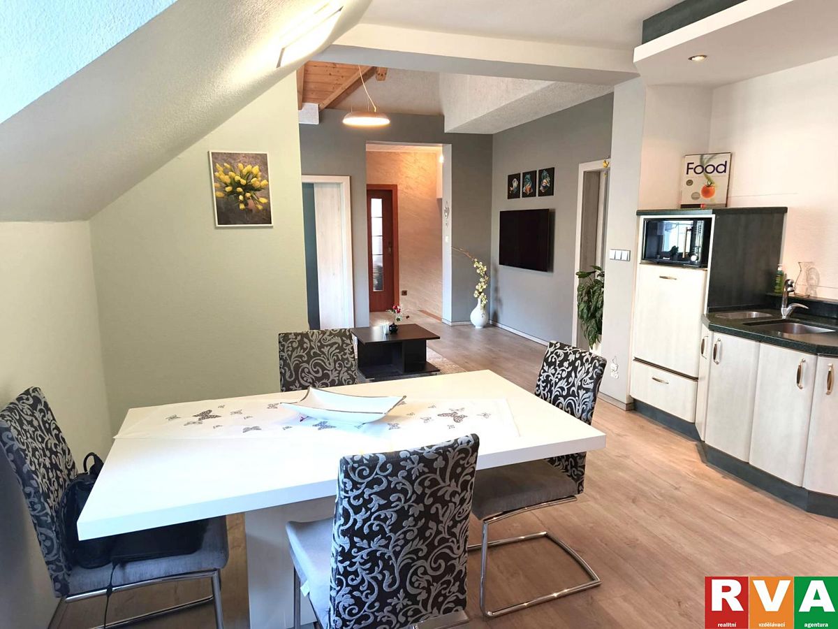 Prodej rodinného domu 250 m², pozemek 138 m² – fotografie 4