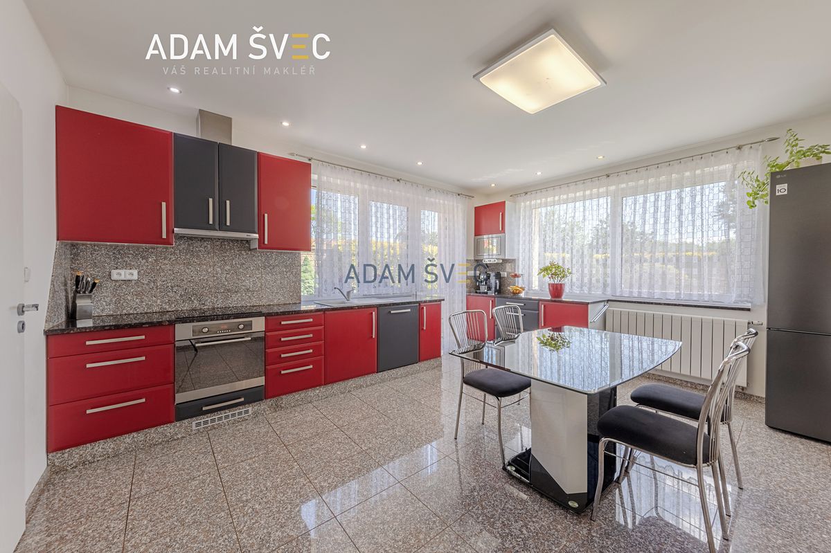 Prodej rodinného domu 359 m², pozemek 2576 m² – fotografie 2