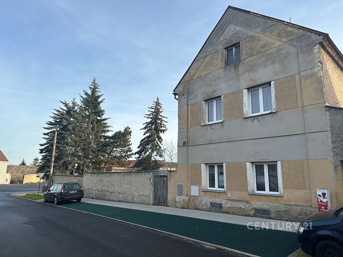 Prodej rodinného domu 238 m², pozemek 1002 m² – fotografie 2