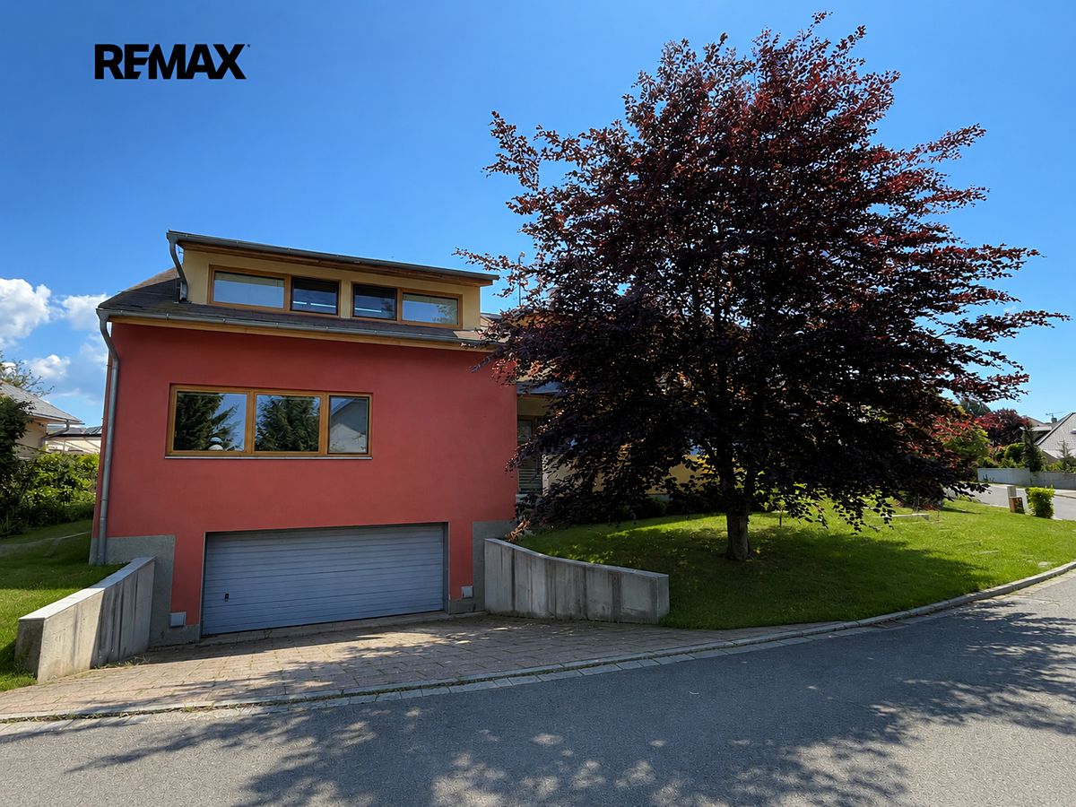 Prodej vily 700 m², pozemek 1399 m² – fotografie 2