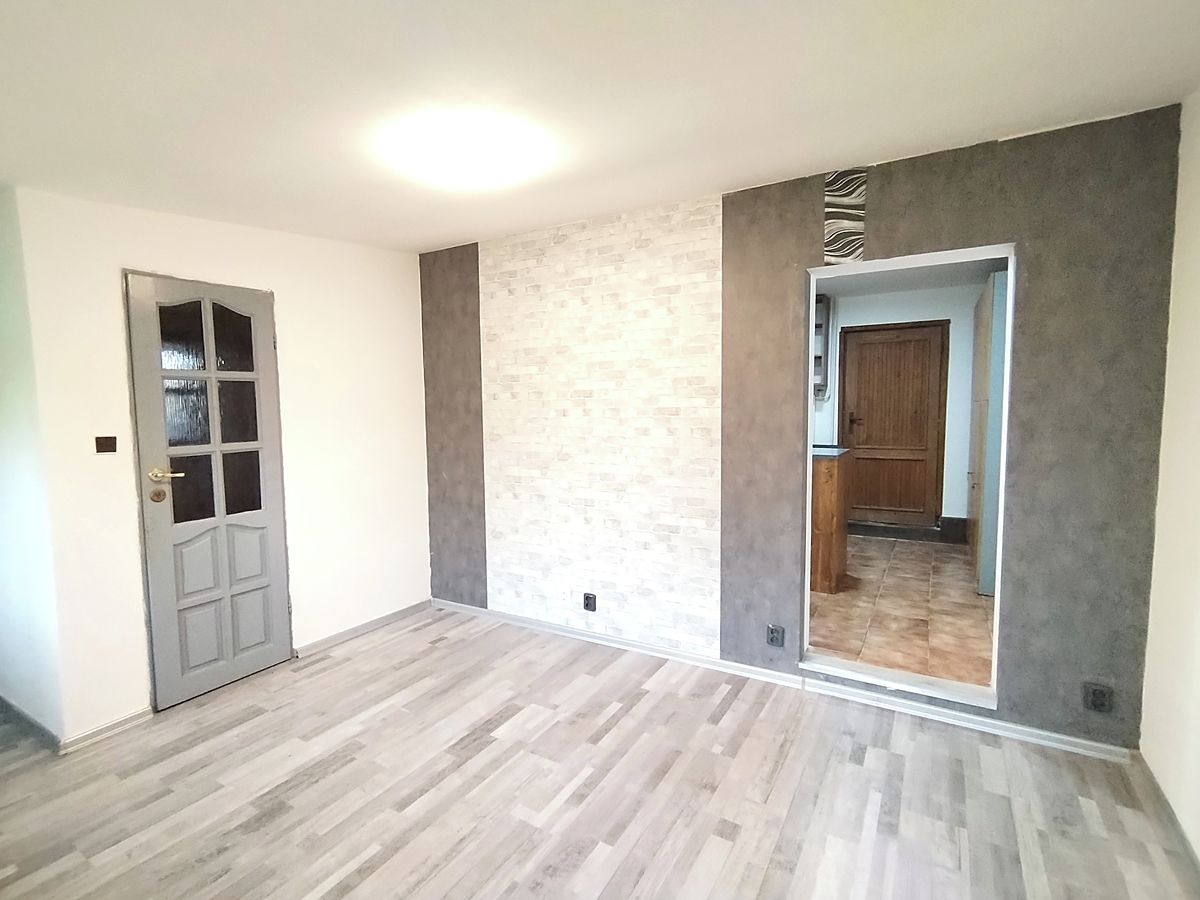 Pronájem bytu 2+1 42 m² – fotografie 4