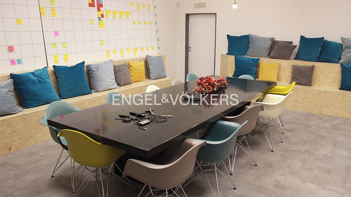 Pronájem kanceláře 68 m² – fotografie 3
