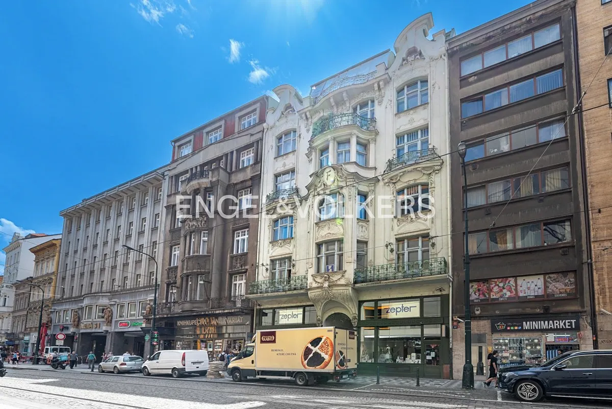 Pronájem kanceláře 169 m²