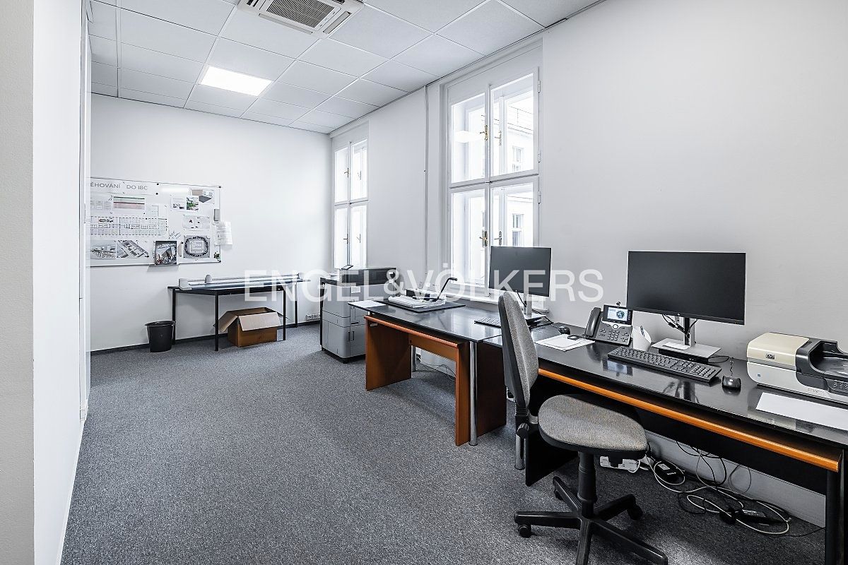 Pronájem kanceláře 666 m² – fotografie 3