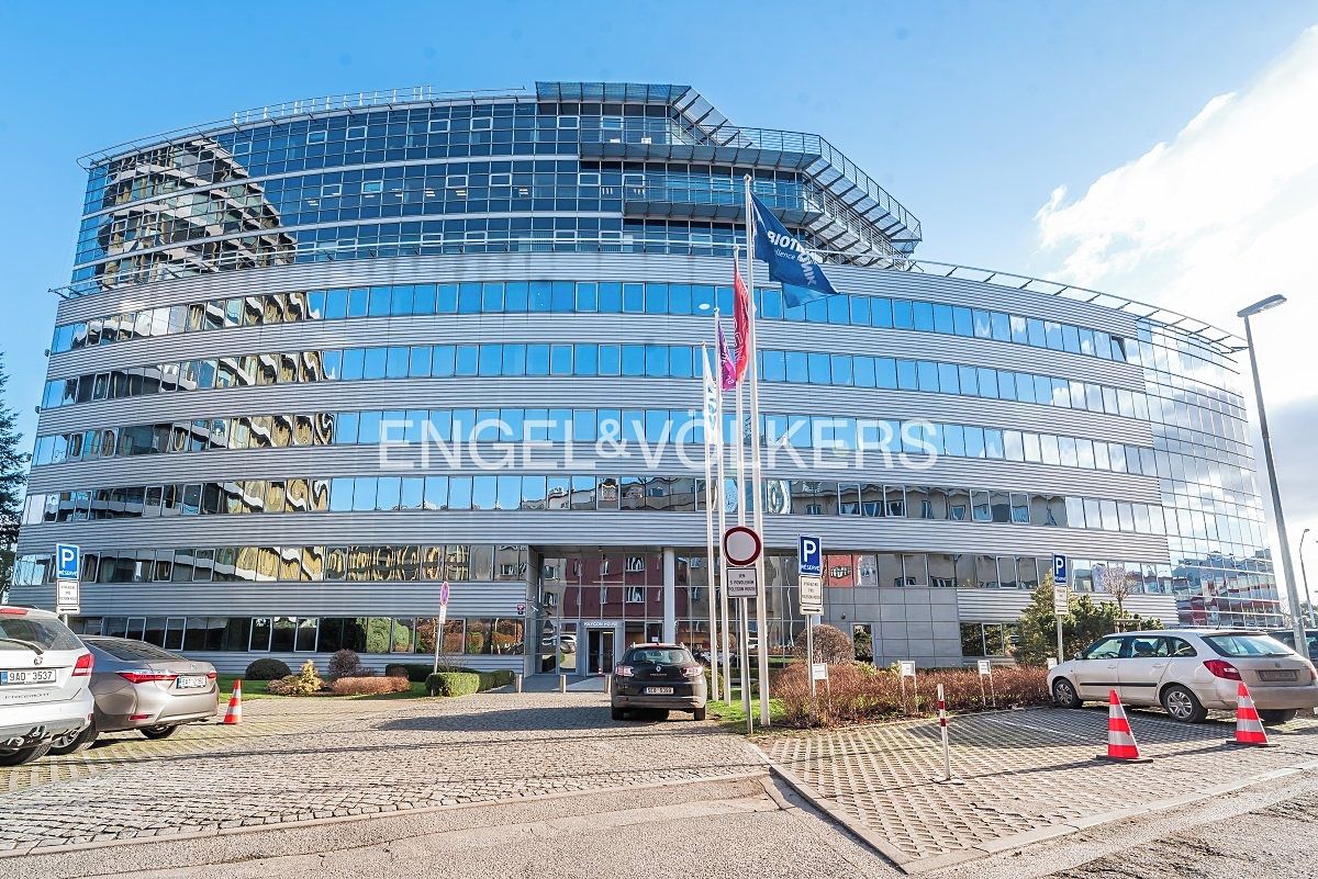 Pronájem kanceláře 974 m²