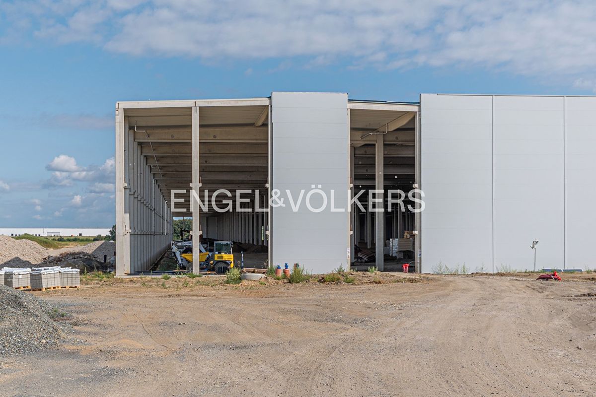 Pronájem skladového prostoru 300000 m² – fotografie 5