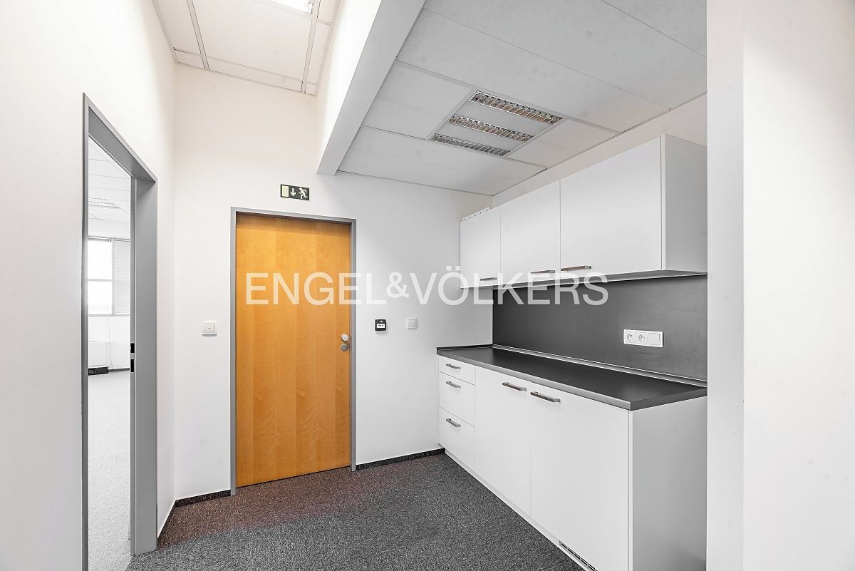 Pronájem kanceláře 504 m² – fotografie 5