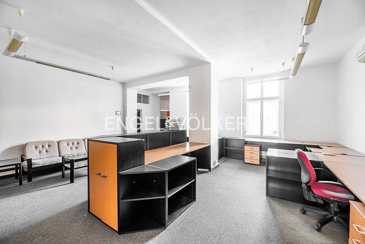 Pronájem kanceláře 277 m² – fotografie 3