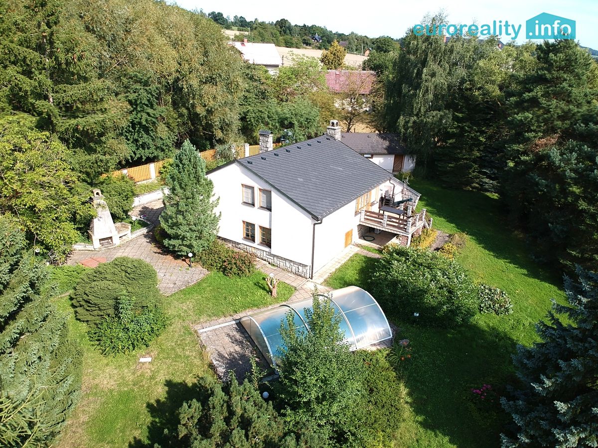 Prodej rodinného domu 160 m², pozemek 2696 m²
