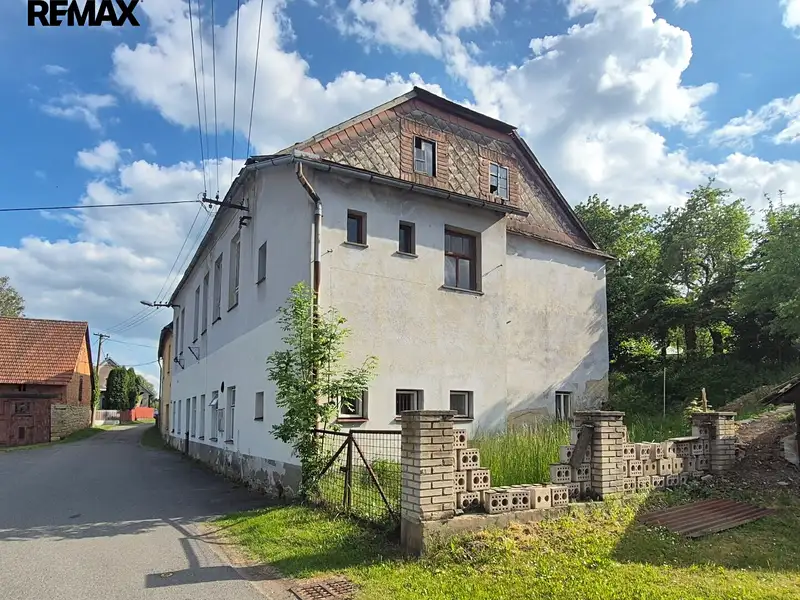Prodej rodinného domu 372 m², pozemek 436 m², Rohozná – náhled fotky 1