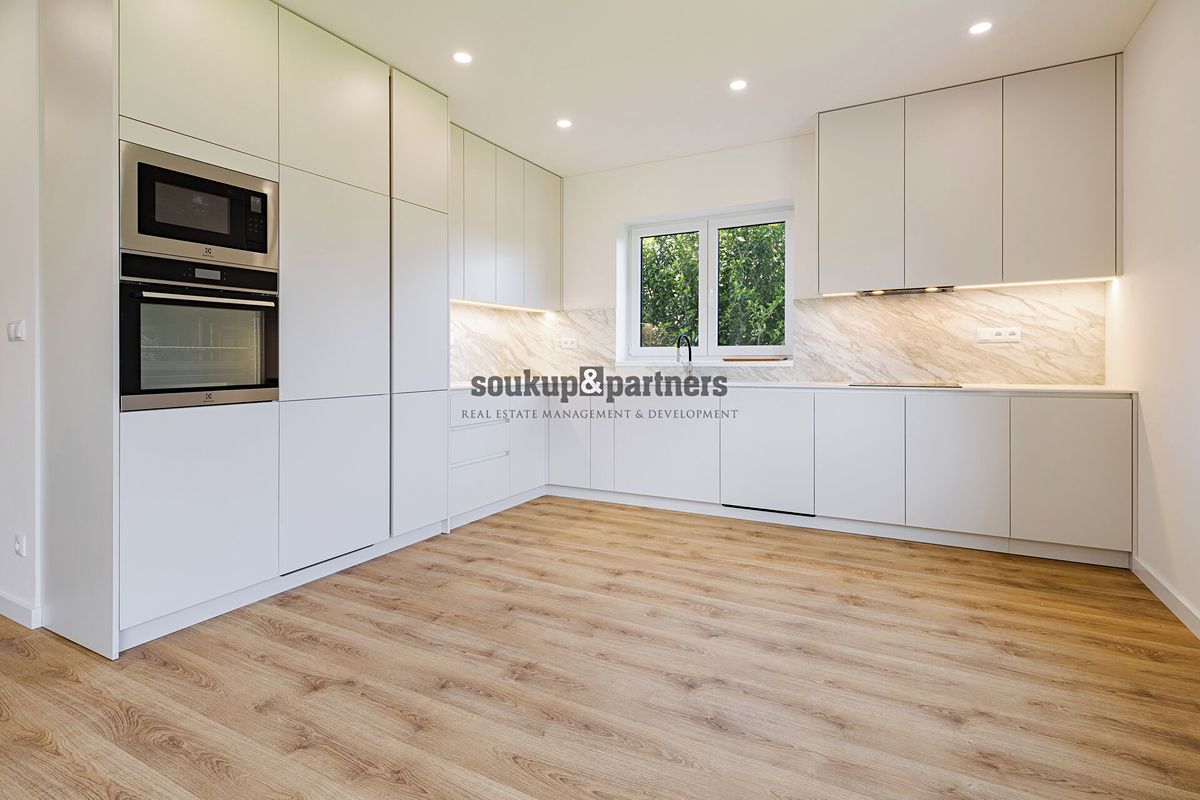 Pronájem rodinného domu 193 m², pozemek 468 m² – fotografie 3