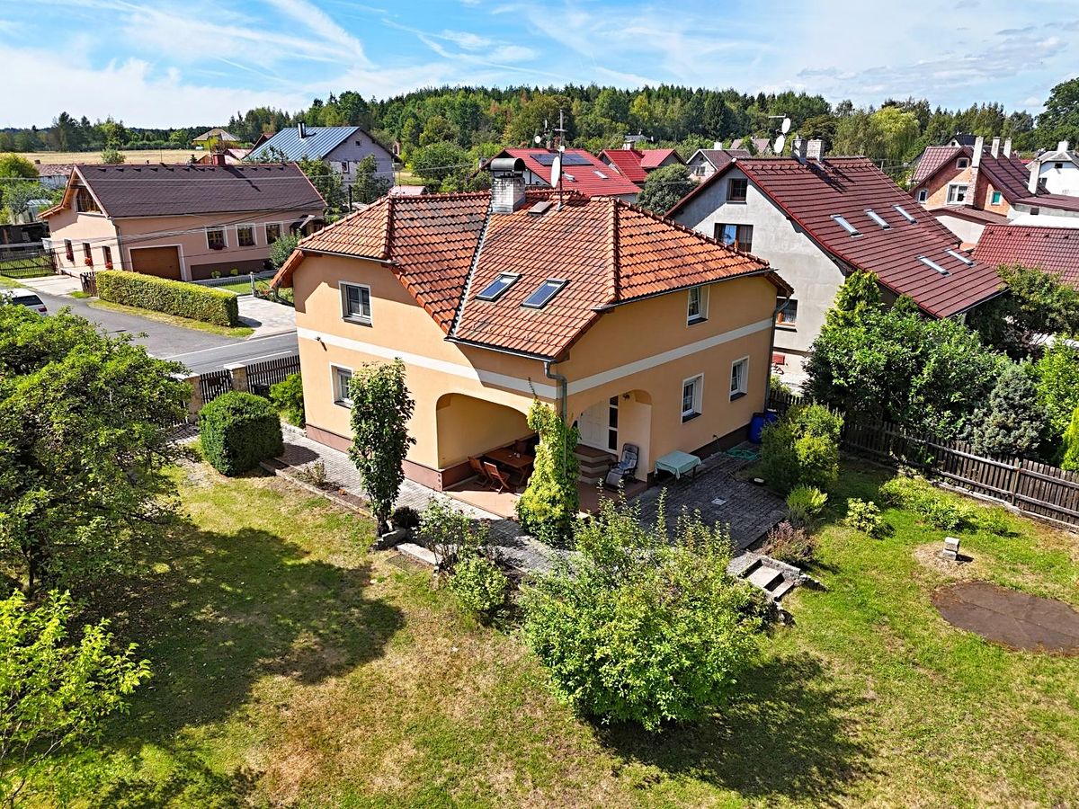 Prodej rodinného domu 168 m², pozemek 897 m² – fotografie 3