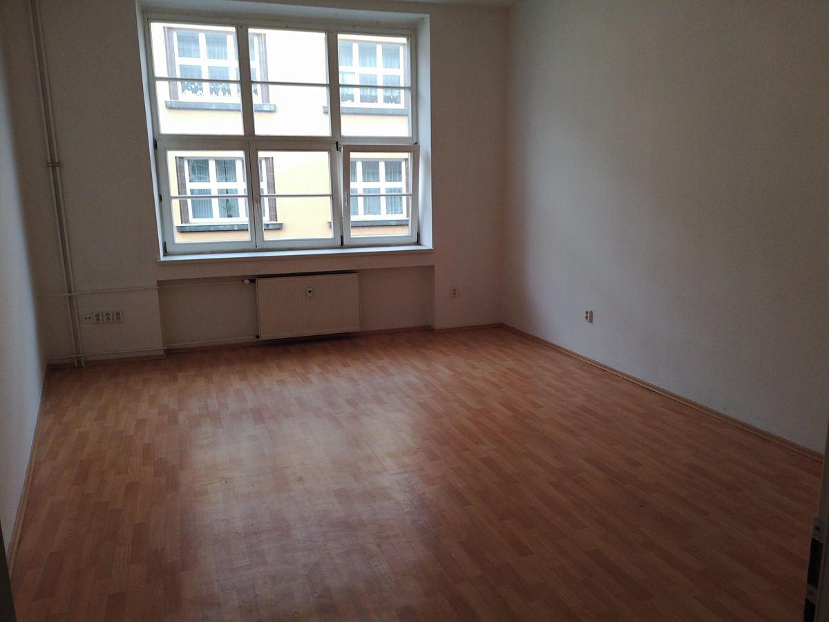 Pronájem bytu 2+1 90 m² – fotografie 3