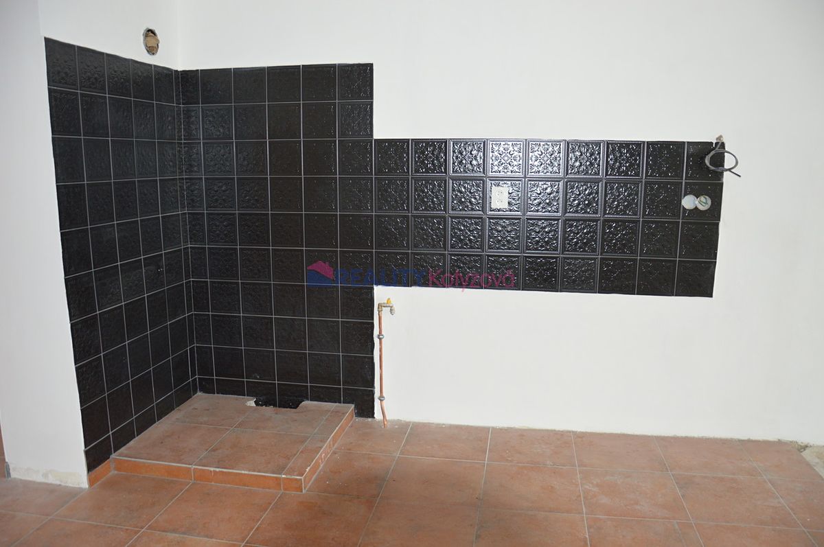 Prodej rodinného domu 210 m², pozemek 174 m² – fotografie 5
